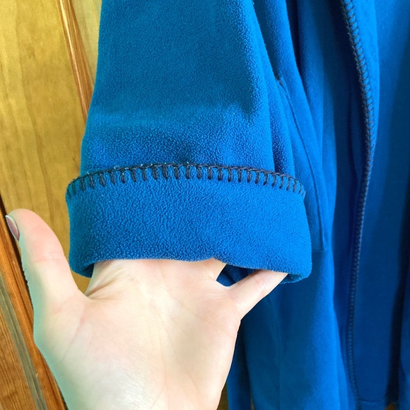 Boy’s size 14-16 Lands’ End blue robe with tie, cuffed sleeves, and pockets - Picture 3 of 8